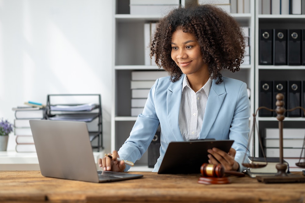 Les défis de la rédaction de contrats dans l'industrie du voyage : une approche juridique