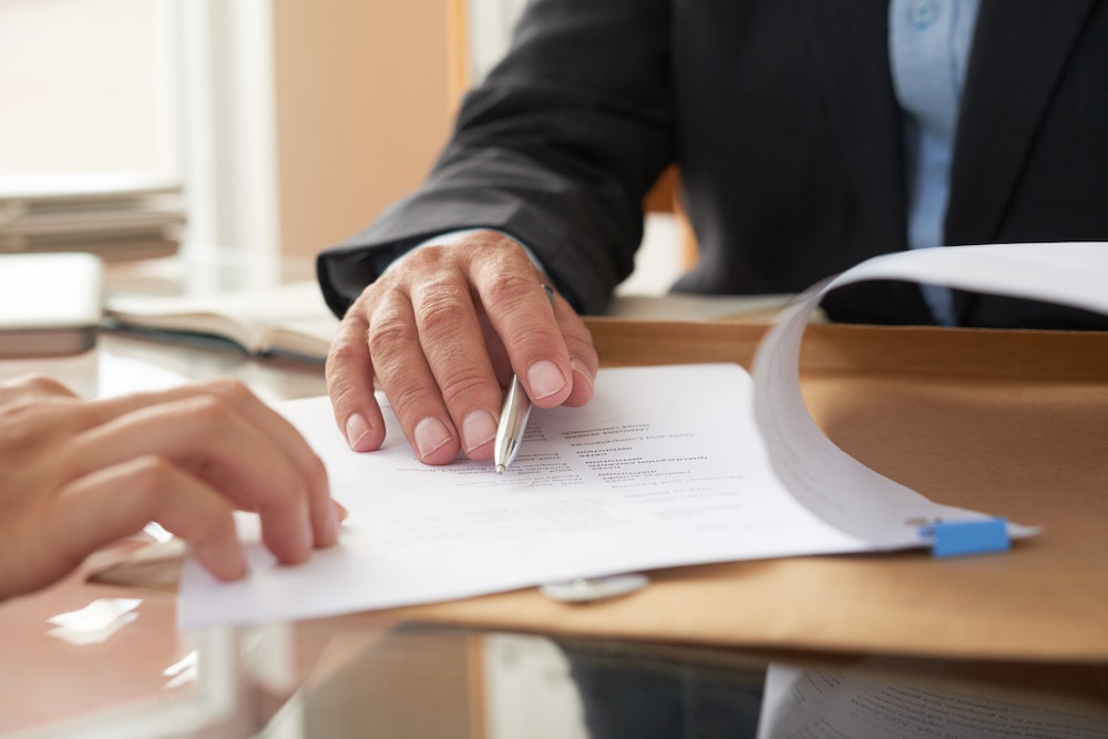 Mettre fin à un contrat de remplacement : conseils et procédures d'un avocat