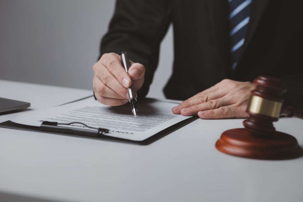 Assistance juridique face à un litige: Comment réagir et trouver des solutions?