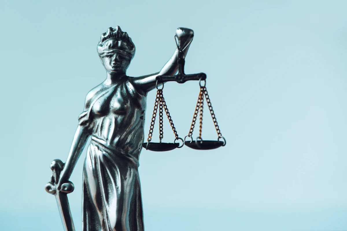 La justice face au défi du droit à l'oubli numérique